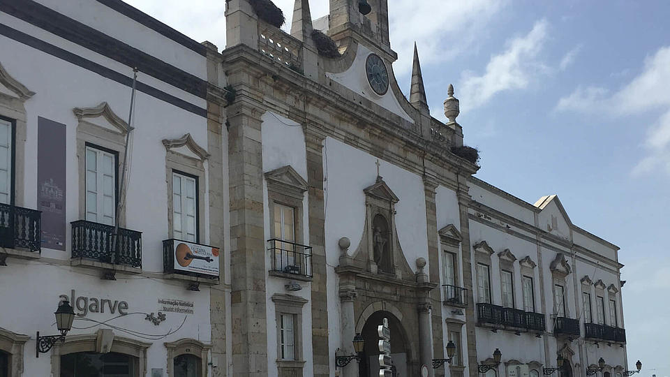 Hier finden Sie unseren Reisebericht zu Faro und zur Sprachschule CIAL Faro.