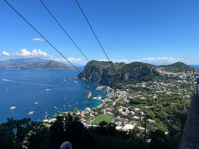 Blick auf den Hafen von Capri